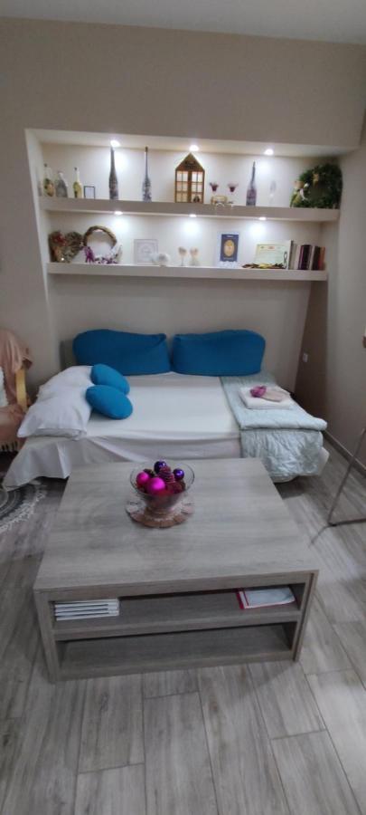 Sotiria Apartment Kiáton Esterno foto