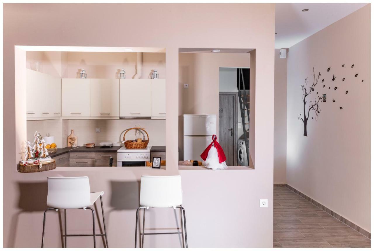 Sotiria Apartment Kiáton Esterno foto